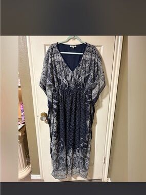Speed Control Navy and White Paisley V-Neck Maxi Dress